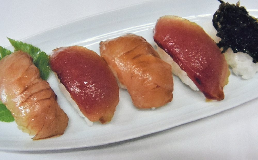 夕食の人気メニューの島寿司