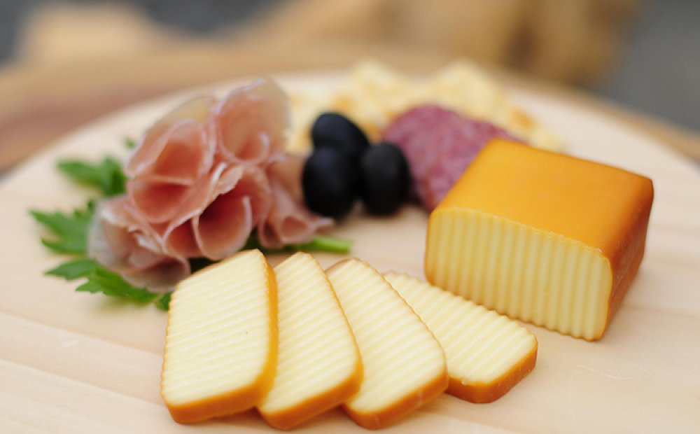 くんせいチーズは360円～