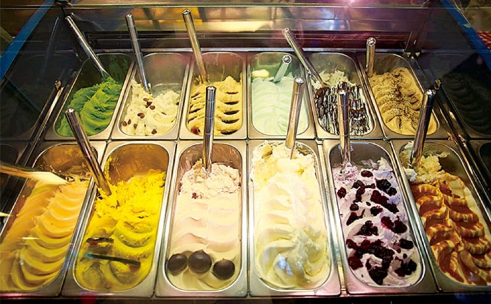 新鮮な牛乳を使ったジェラートも