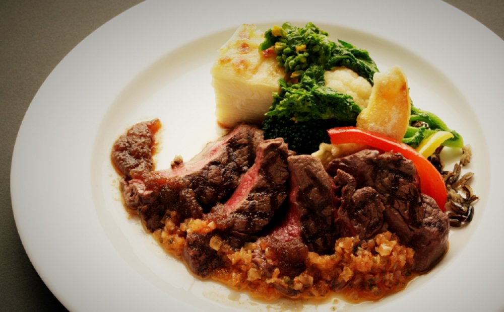 日本の有名店やフランスで修行した2代目シェフが腕をふるう