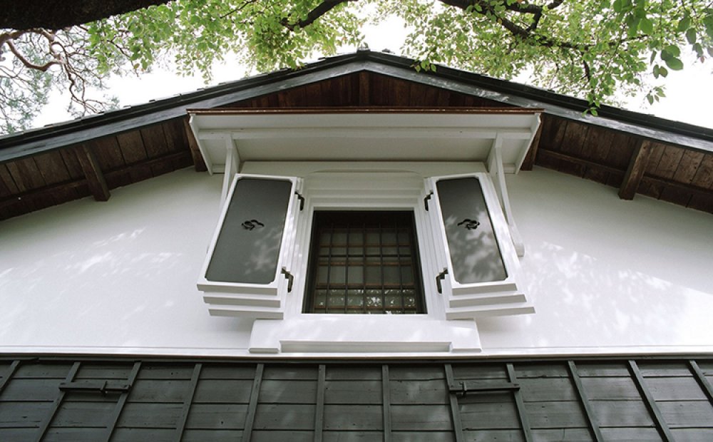 酒造蔵などは案内付きで見学可