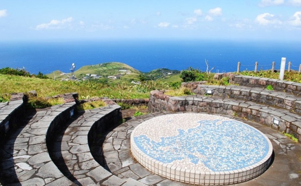 駐車場もある尾山展望公園からは海の眺めも抜群