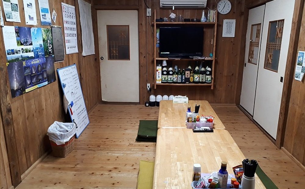 親しみやすくくつろげる雰囲気の食堂