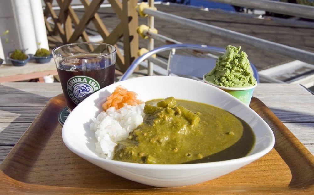 あしたばカレー750円。人気のジェラート350円