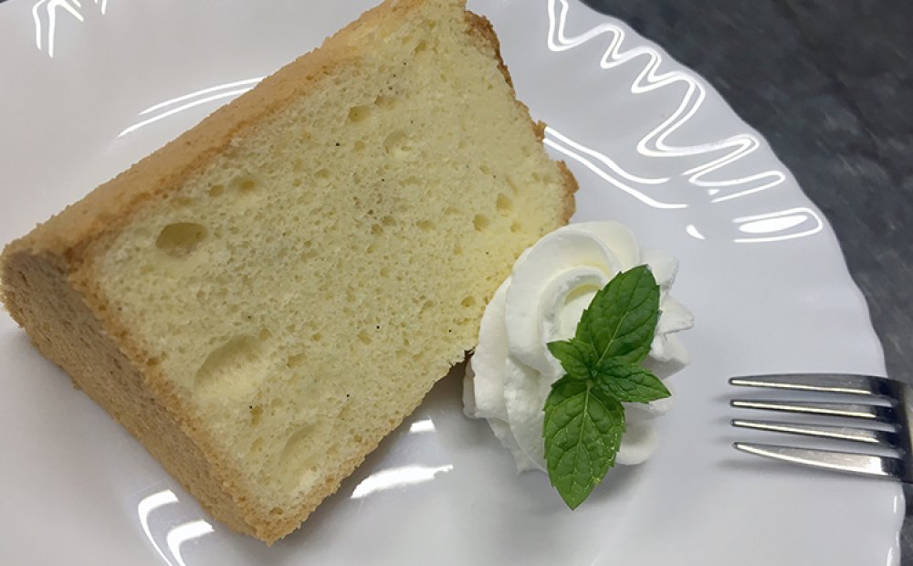 手作りシフォンケーキは1ホール1300円