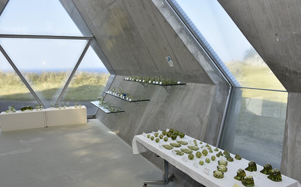 1階にはショップもあり、みやげの購入もできる