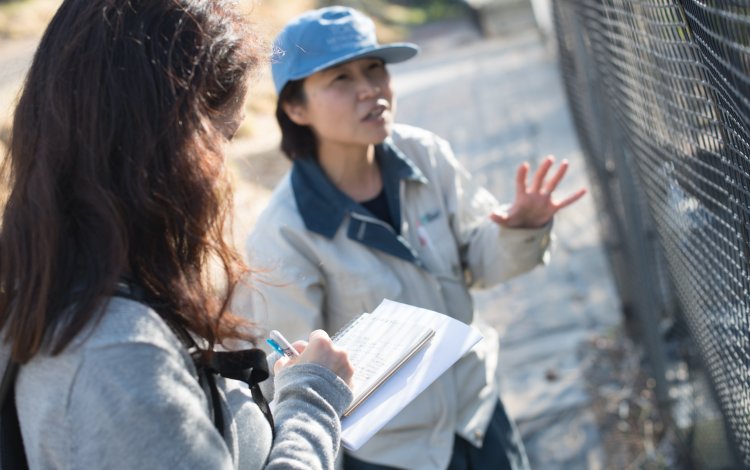 農家の悩みを聞いたら、すぐに改善策を探る