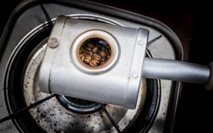 1杯分のコーヒーの実を収穫するのは大変
