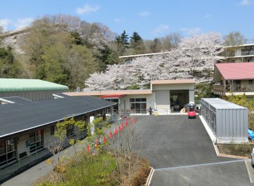 東京産檜の木製名刺入れと木製ネームプレート、文房具セット