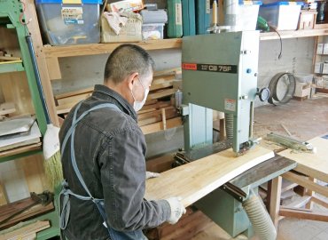 東京産檜の木製名刺入れと木製ネームプレート、文房具セット