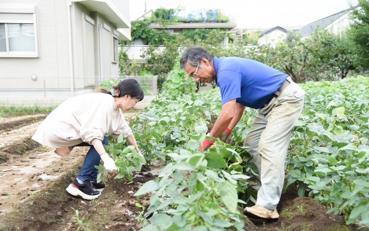 土や作物にふれて感じる、大地の息吹