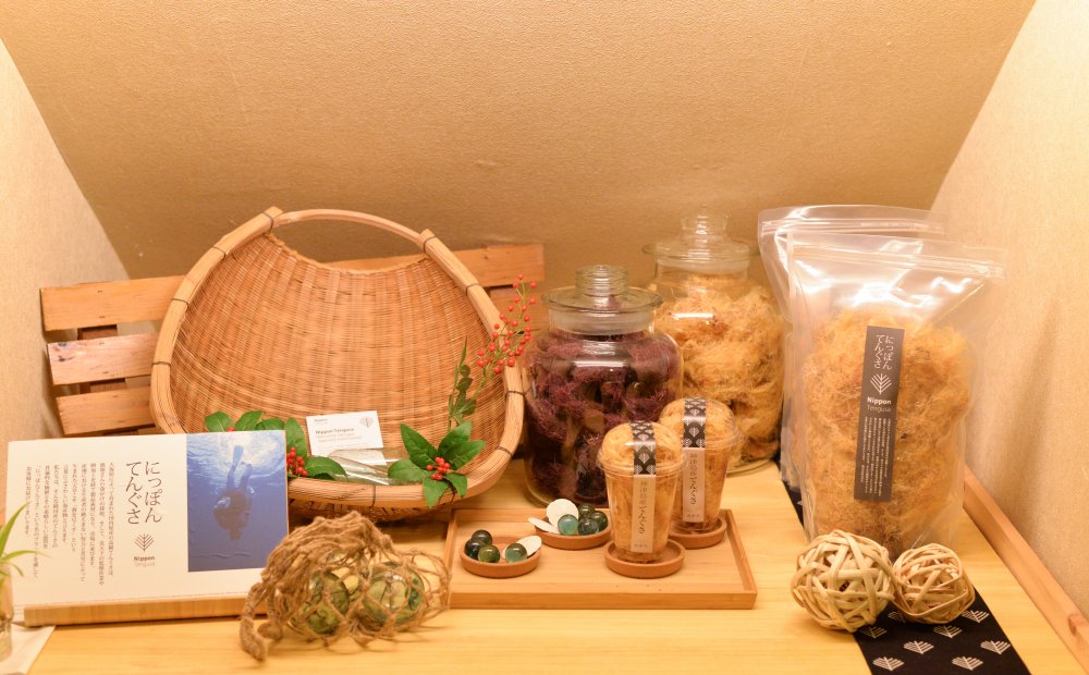 店内にはこだわりの天草を紹介するコーナーも。