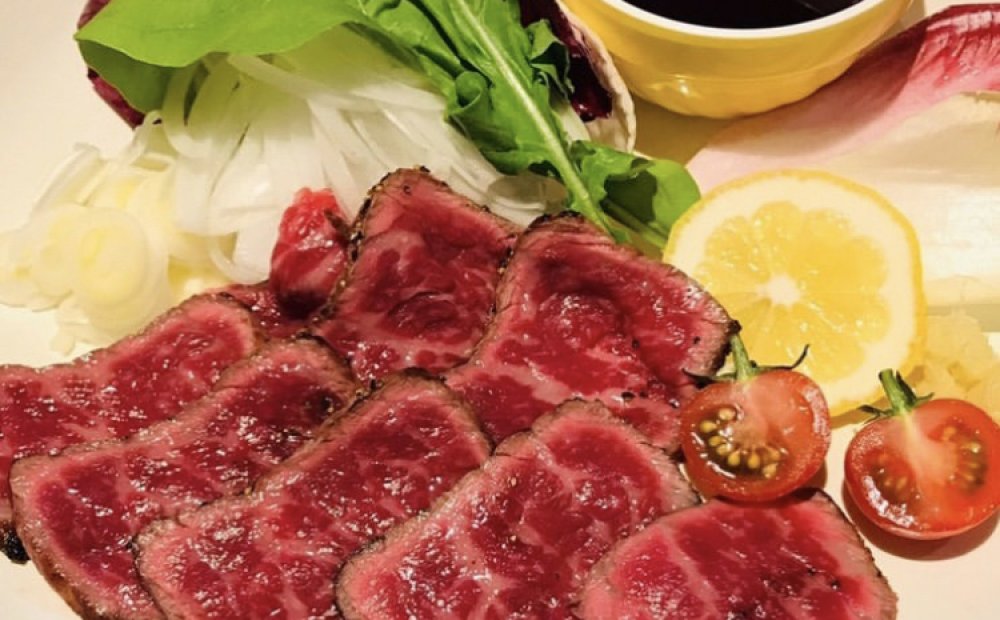 東京ビーフ内モモのタタキ　￥1100（税込）