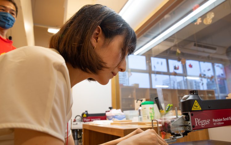 糸のこを使って木のおもちゃ作りに挑戦！