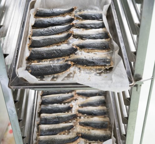 おいしさの秘訣は、「飽和蒸気調理器」と「東京都産の食材」