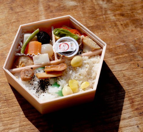 亀戸大根のおいしいお弁当を発祥の地で、ぱくっ♪