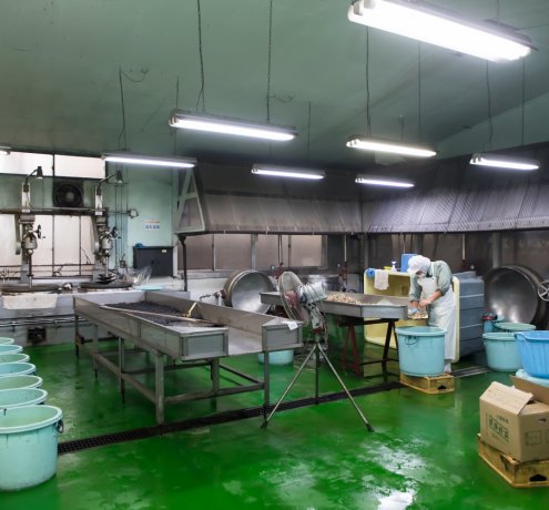 職人の技が大事な「直火釜」