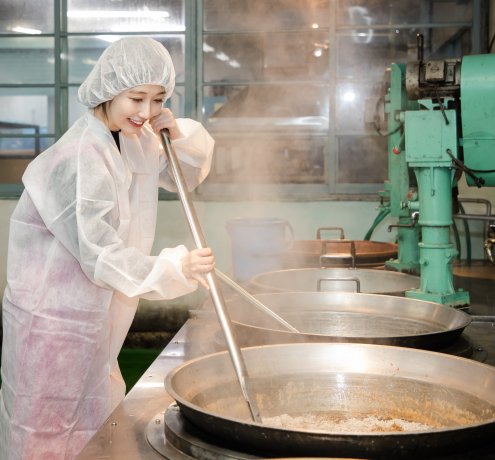 職人の技が大事な「直火釜」