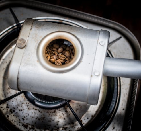 1杯分のコーヒーの実を収穫するのは大変