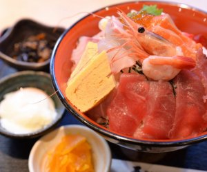 炭火活烹三是 新宿西口店