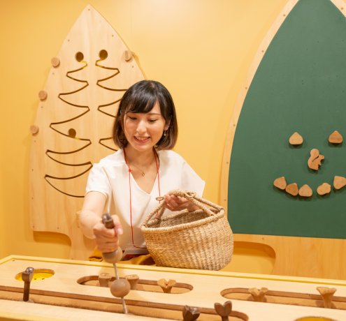 国産材のおもちゃに五感で触れる楽しい空間