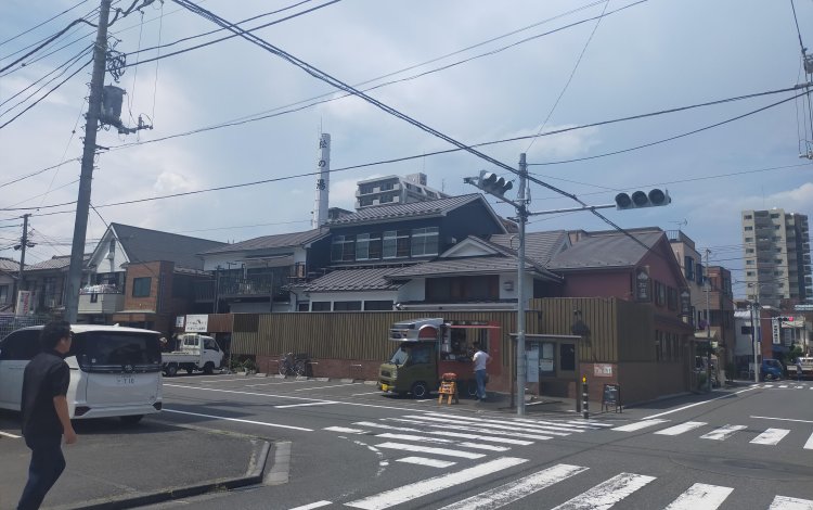 パプママは一本左の路地に入り、ずんずん進みます。