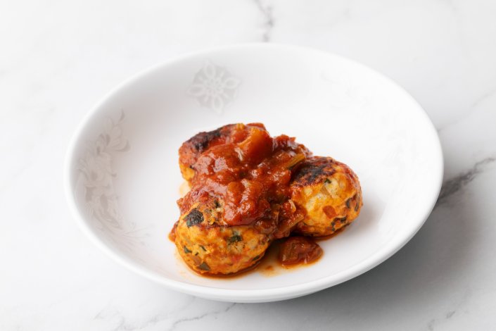 【料理達人賞】
　　荒川 桃花（あらかわ ももか）さん
　　「小松菜ボールのトマト煮」