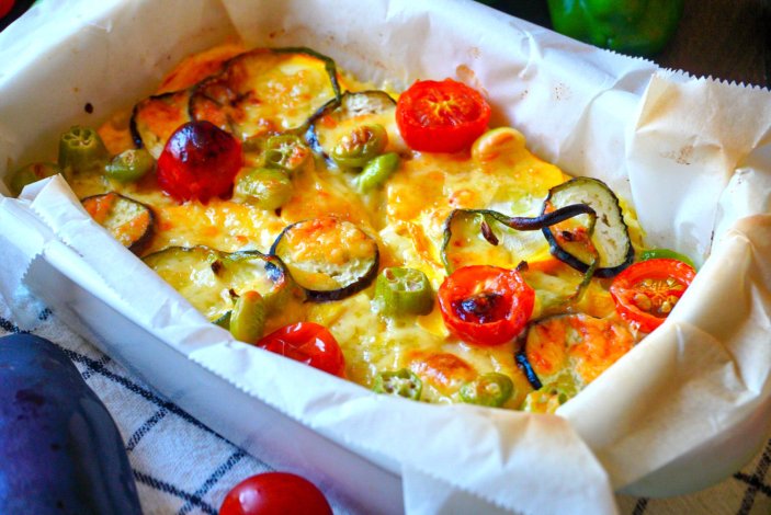 【食育レシピ】
夏野菜のカレー風味オープンオムレツ