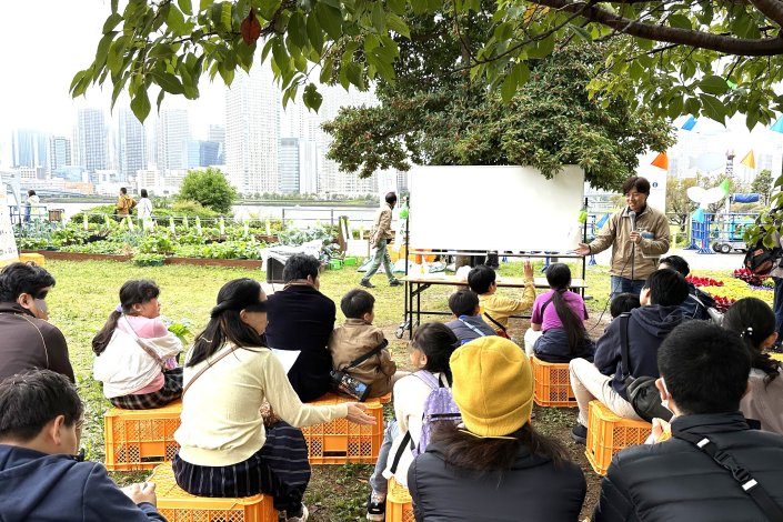 「畑の学校」
 農家から学ぶ、家庭で楽しむ野菜づくりのコツ