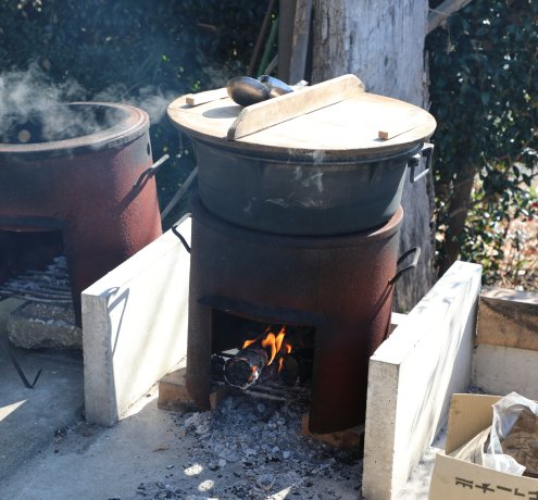炭火での餅焼き