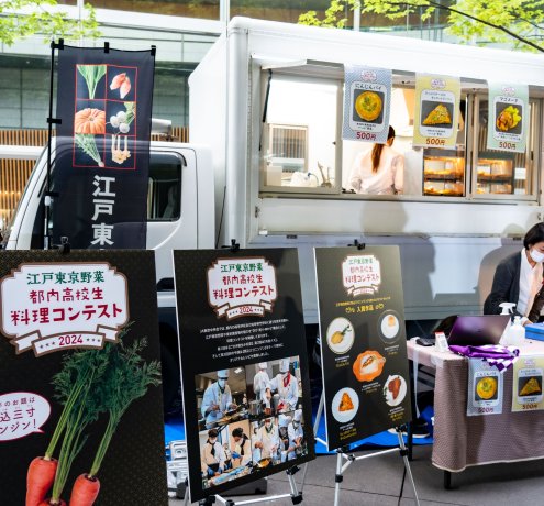 特設ブースのキッチンカーにて