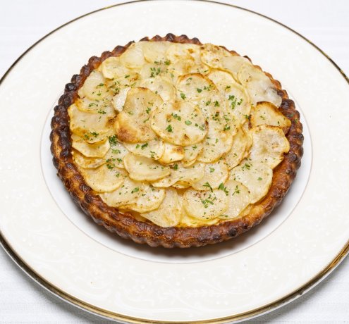 ①　駒場学園高等学校
チーム名：ポテトに溺れる紳士たち～ポテトアンナを添えて～
メンバー：荒井桜愛さん・大西杏奈さん・小倉陽依さん
作品名：『ポテトアンナとキッシュ』