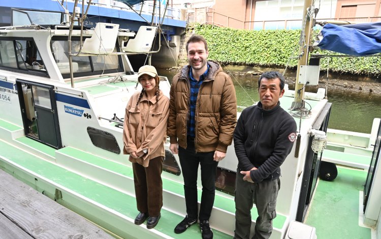 歴史ある釣り船を代々繋げて