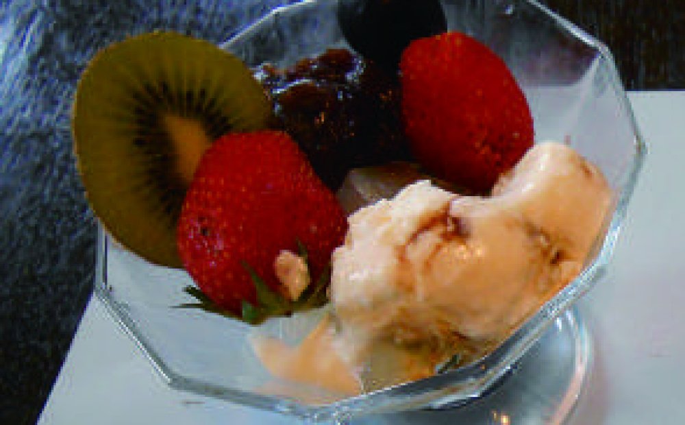 クリームあんみつ