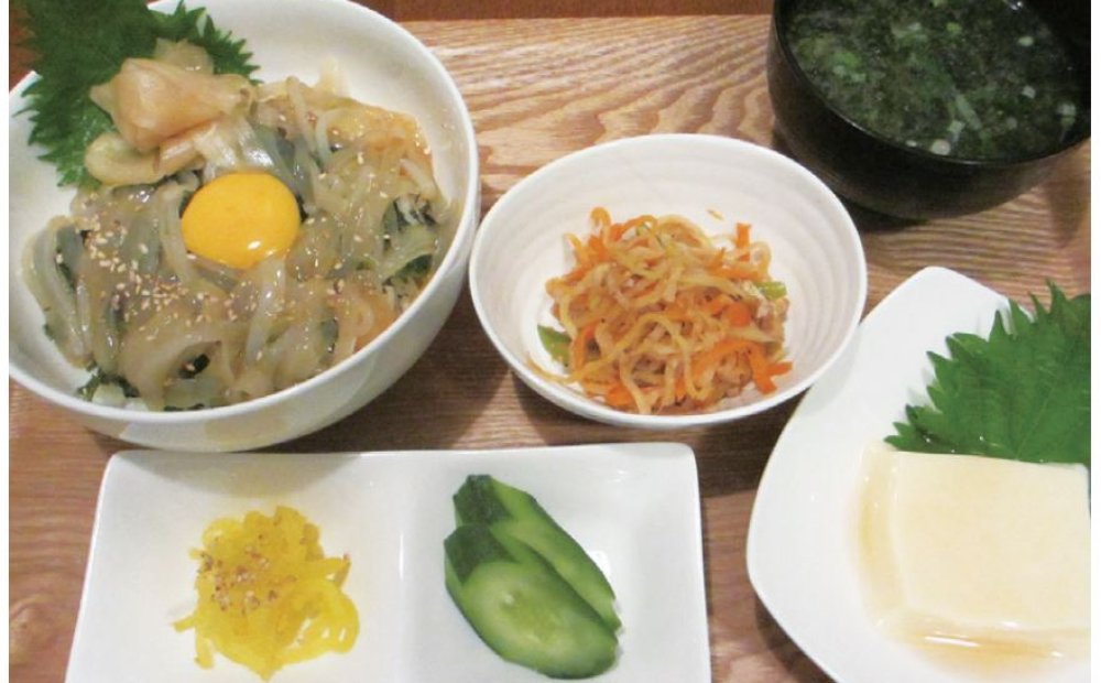 赤いか漬け丼定食