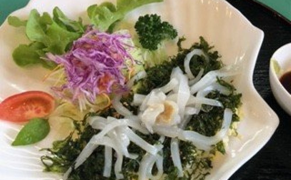 新島赤いかのサラダライス