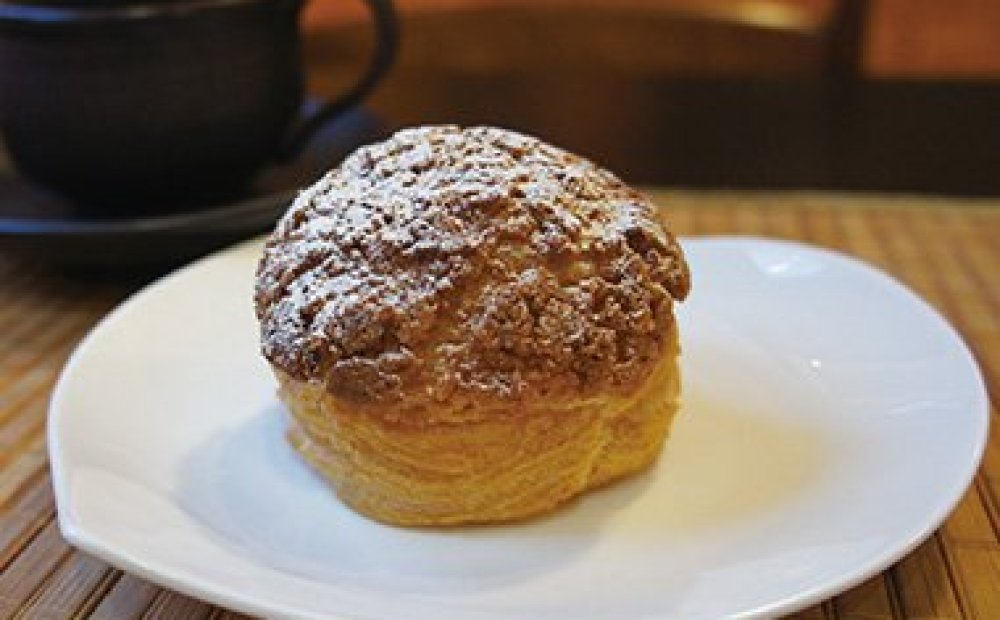 クッキーシュークリーム （パッションフルーツクリーム）