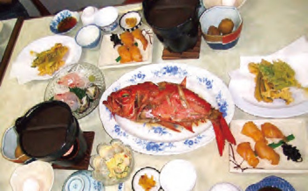 島魚の煮つけと 島野菜天ぷらの夕食