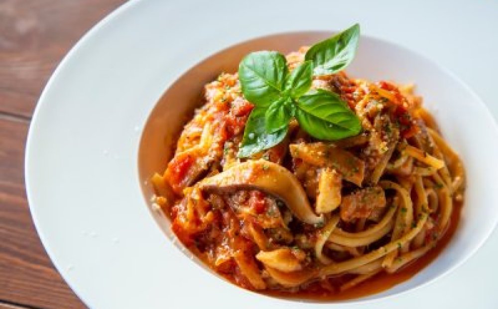 うみかぜ椎茸のガーリックトマトパスタ