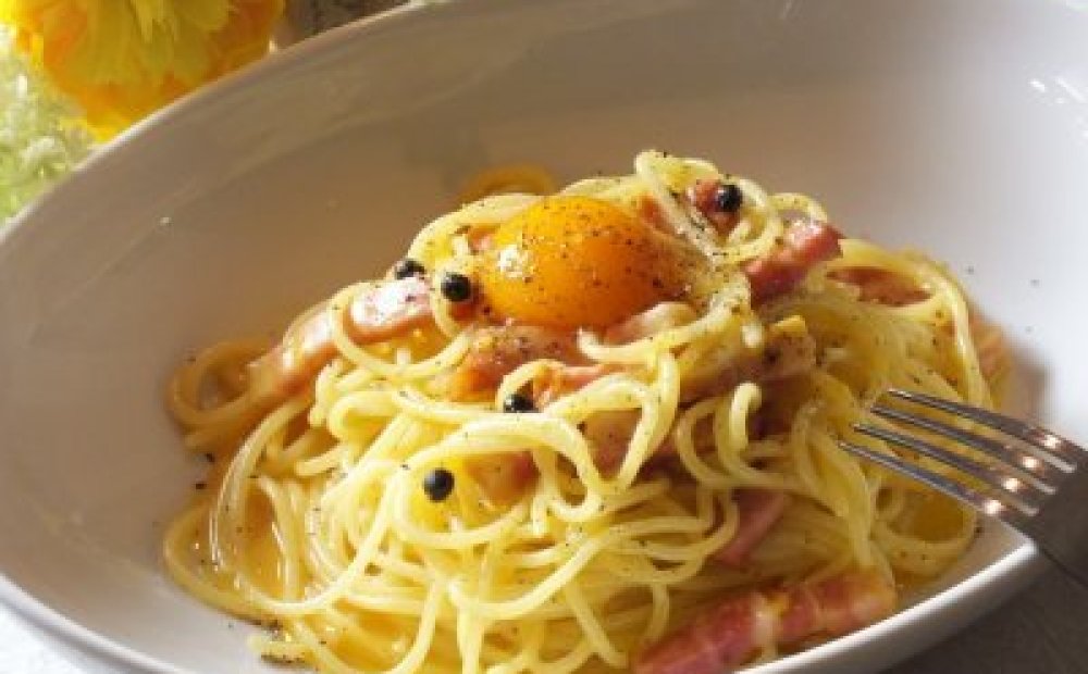 烏骨鶏卵のカルボナーラ